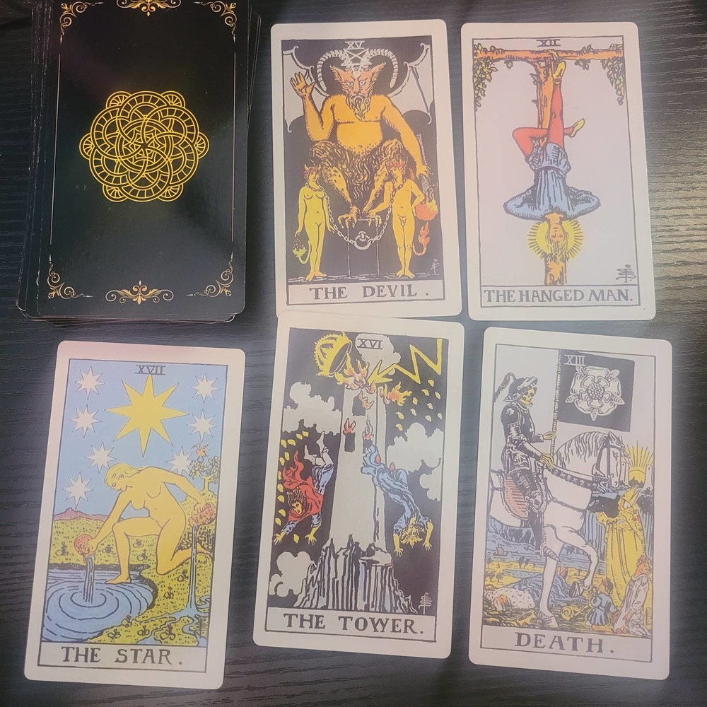 The Unknowable Lives in a Pack of Cards (ML) Universal Tarot cards